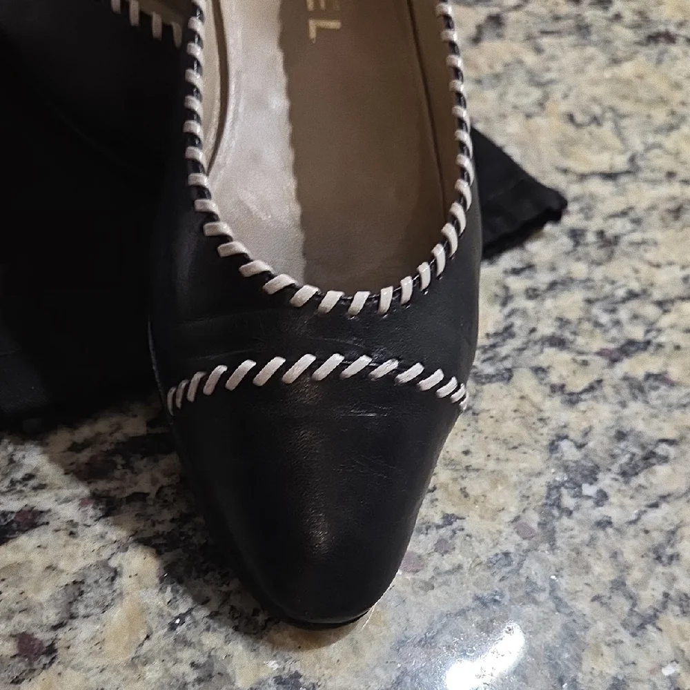 Chanel Black and White Women's Flats - Picture 6 of 8